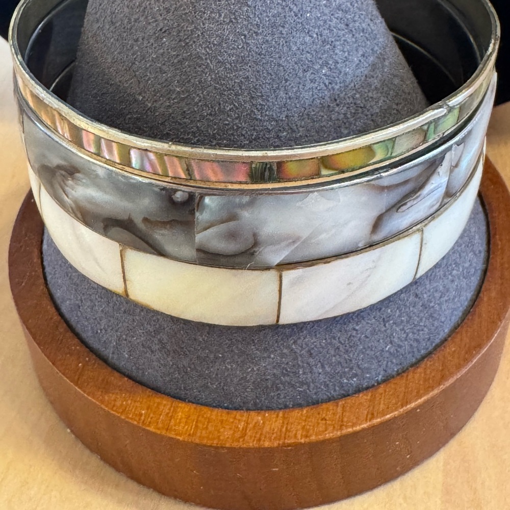 Vintage Set of 3 MOP, abalone & shell bangle bracelets - Picture 3 of 5